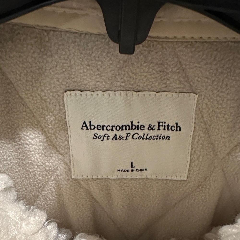 Abercrombie & Fitch Quilted Sherpa Vest - Picture 2 of 5